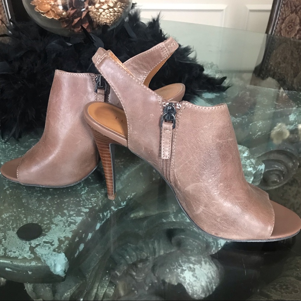 Tan leather Tesora heels